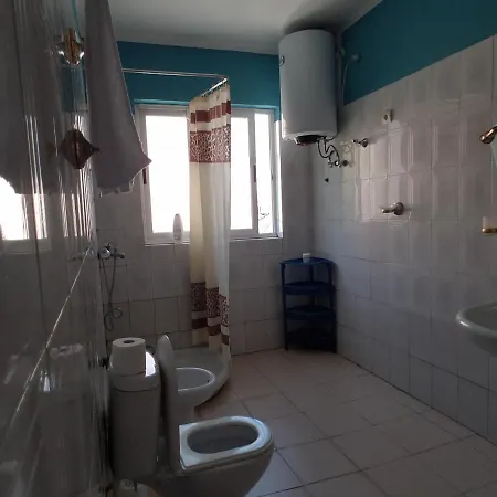 Dapelli Casa de hóspedes Tirana